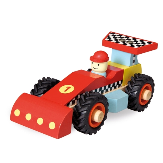 Rode houten speelgoed racewagen met coureur en zwarte rubberen banden.
