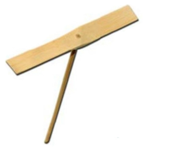 Een cynlindrisch staafje met aan de top loodrecht daarop een dubble vleugel, het geheel  in bamboo hout.