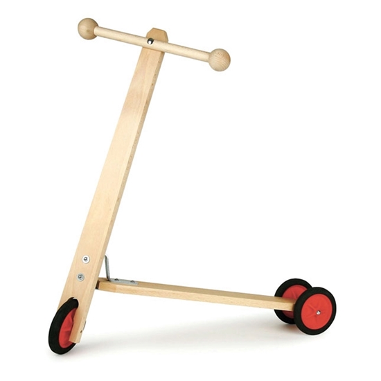 Netjes Elektrisch ventilatie Toy Estate. Wooden scooter with three wheels