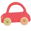 Rode houten speelgoed auto voor baby handjes.