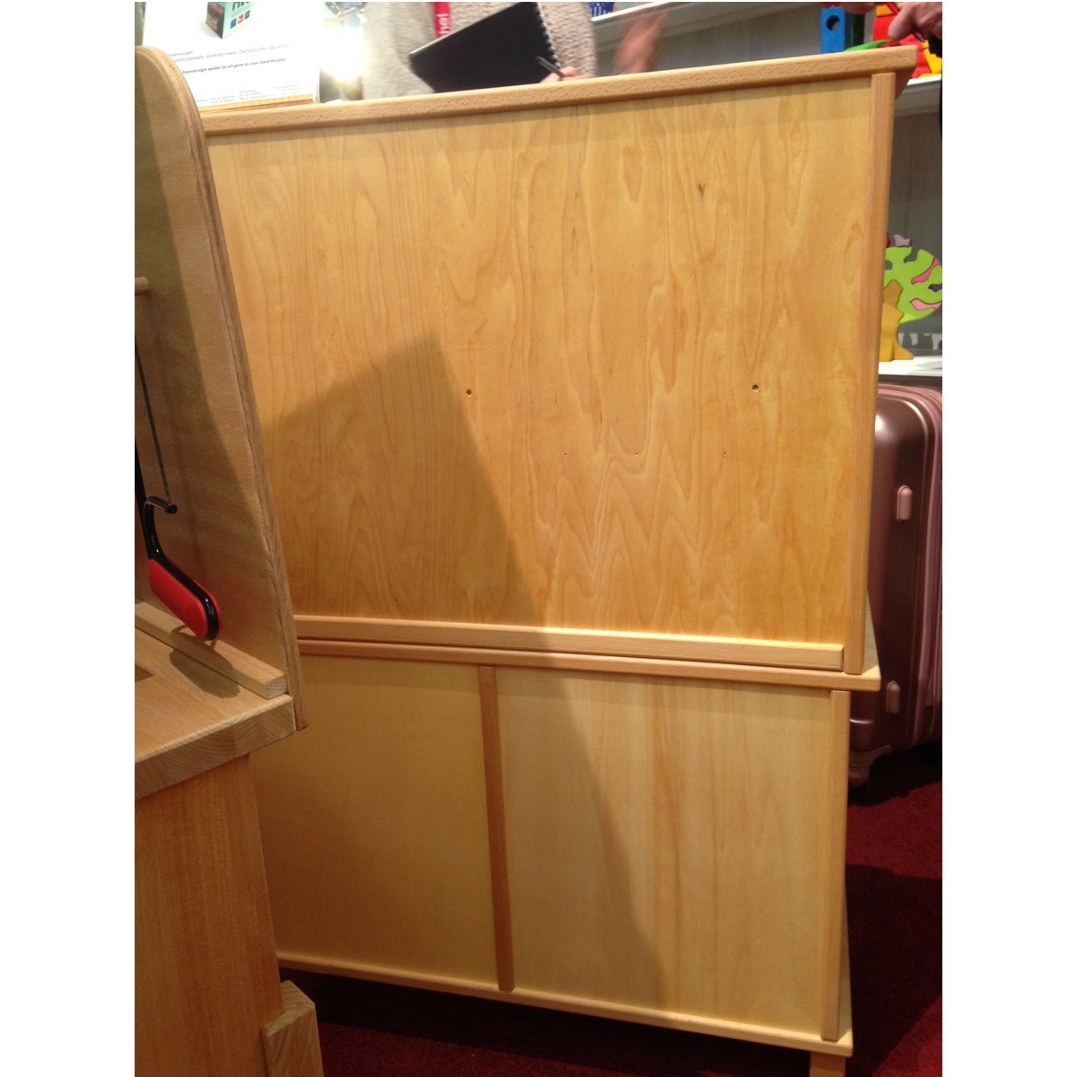 Play kitchen in solid wood with Toy Estate