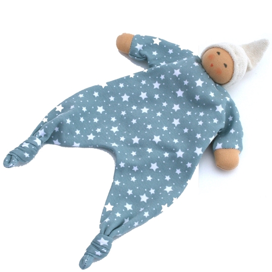 Doudou plat, poupée au corps bleu clair parsemé de petites étoiles blanches avec un long bonnet pointu en tissu éponge ivoire