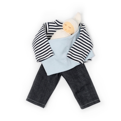 Nanchen Papa poppenkleding in bio katoen en wol bestaande uit een zwarte jeans, een wit en zwart gestreepte T-shirt met lange mouwen en een lichtblauwe babypop draagzak met daarin een wit slapend babypopje.