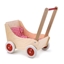 Stevige poppenwagen naturel hout van kleur, met rode accenten in de wielen, het handvat en het rood geruit beddengoed.