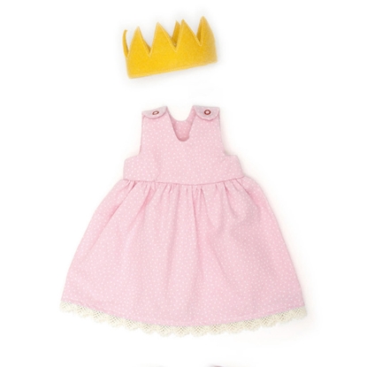 Poppenkleding bestaande uit een roos poppenkleedje zonder mouwen in bio katoen en een geel kroontje in wol vilt.